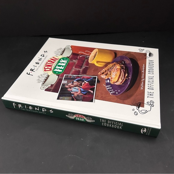 FRIENDS THE TELEVISION SERIES CENTRAL PERK official cookbook HARDCOVER - Picture 2 of 8